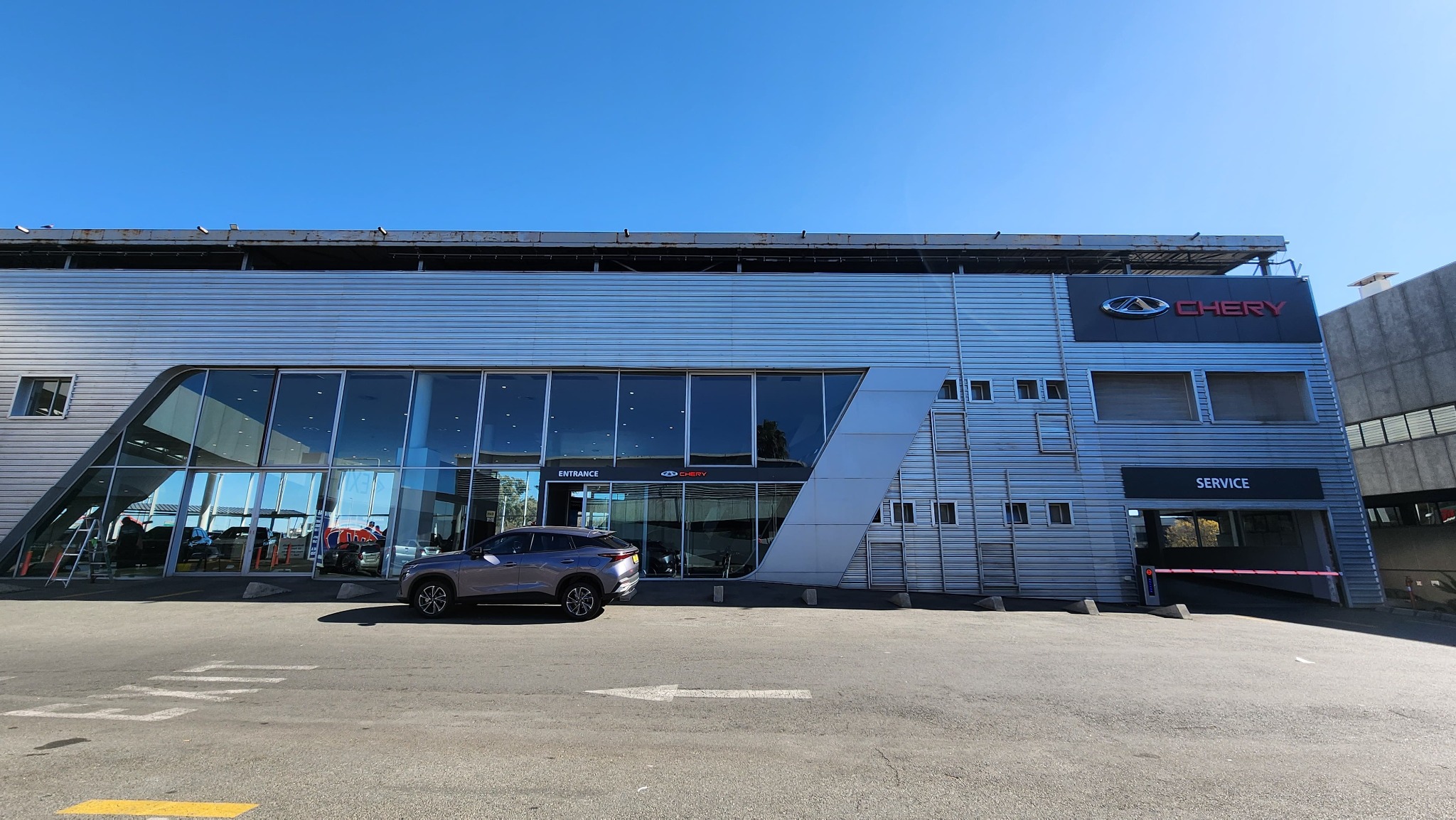 Chery exterior commercial fitout